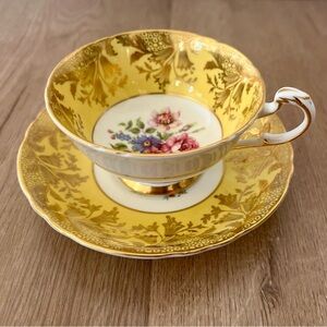Paragon Majesty of the‎ Queen Pink Rose TeaCup Cup & Saucer Set Yellow Vtg Mint